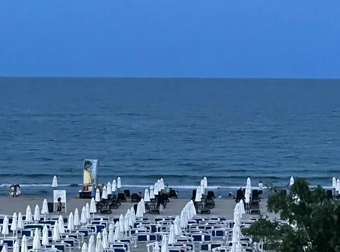 Gallery B Σάνι Μπιτς